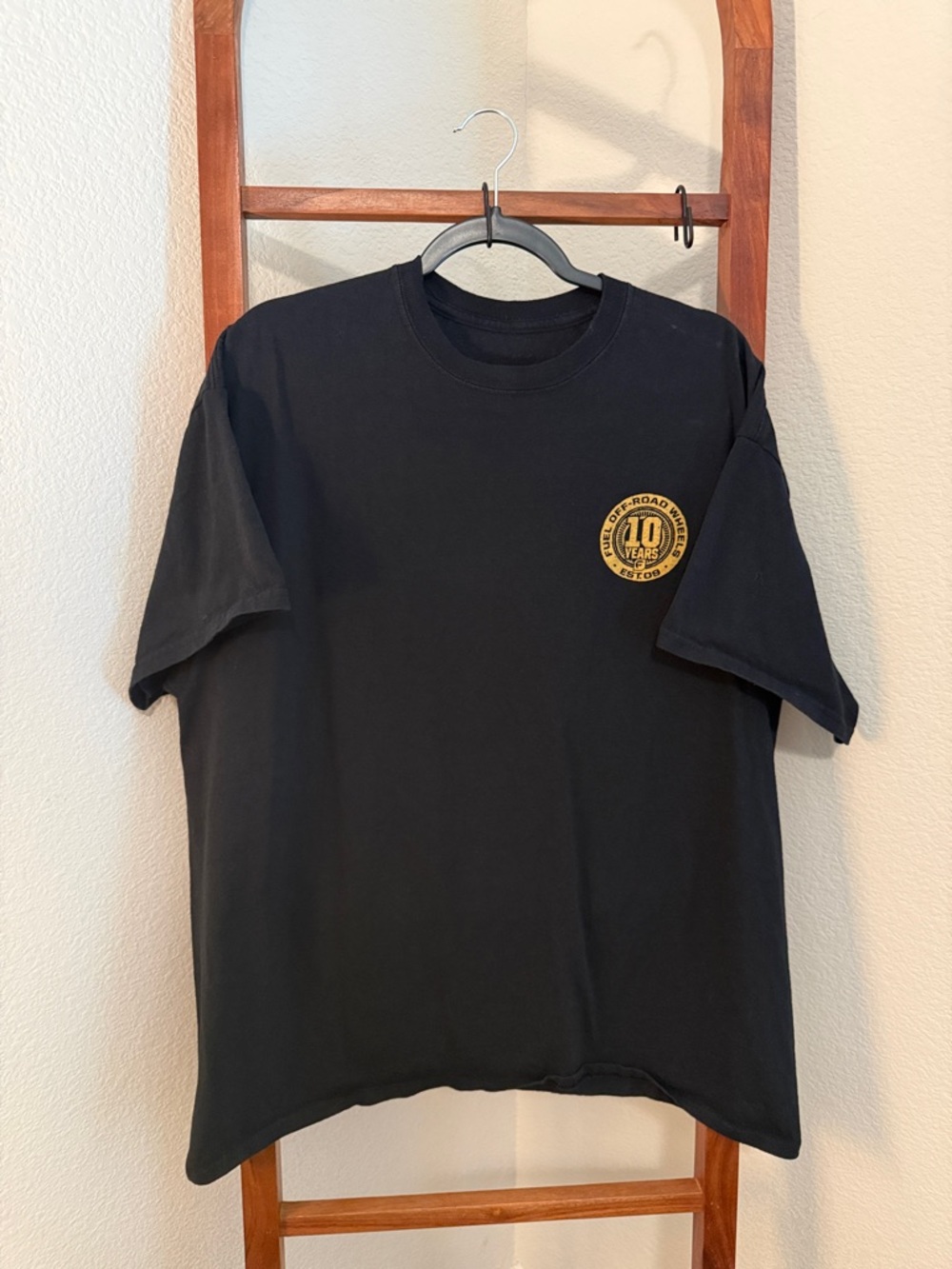 Men’s Fuel Off-Road Wheels 10 Years Black Graphic Tee Size XL - Picture 2 of 2